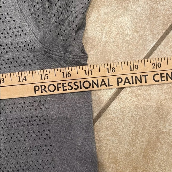 Lululemon Breeze By Long Sleeve *Squad Light Gray sz 6 Workout Shirt - Picture 4 of 5